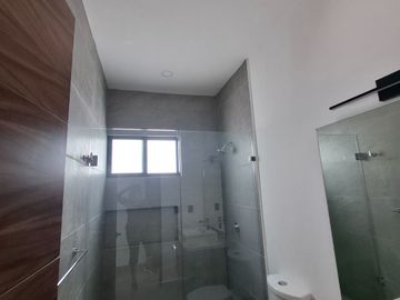 SE VENDE ESPLENDIDA RESIDENCIA LAGOS DEL SOL 4 REC, CTO SERV C/B, AREA TV, ALBERCA, CASA CLUB