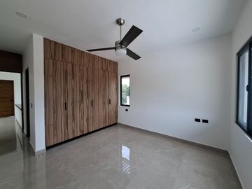 SE VENDE ESPLENDIDA RESIDENCIA LAGOS DEL SOL 4 REC, CTO SERV C/B, AREA TV, ALBERCA, CASA CLUB