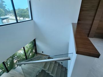 SE VENDE ESPLENDIDA RESIDENCIA LAGOS DEL SOL 4 REC, CTO SERV C/B, AREA TV, ALBERCA, CASA CLUB