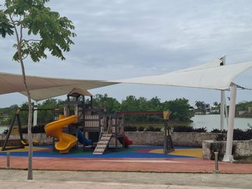SE VENDE ESPLENDIDA RESIDENCIA LAGOS DEL SOL 4 REC, CTO SERV C/B, AREA TV, ALBERCA, CASA CLUB