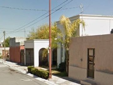 CASA CON ALBERCA TRASERA EN SALTILLO
