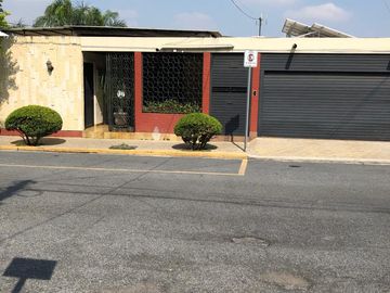 VENTA Casa Para Remodelar en Col. Vista Hermosa, Mty, N. L.