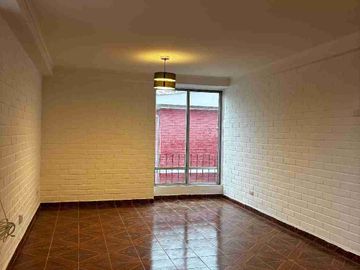*¡Tu nuevo hogar a pasos del Metro Valencia!* 🏡