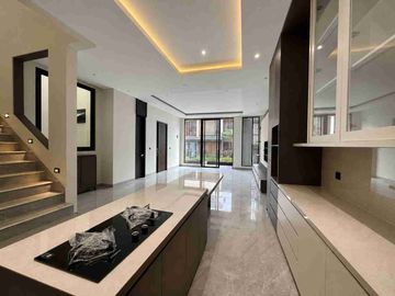 Rumah Brand New 3 Lantai Di Komplek Elit Permata Buana