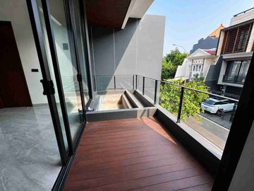 Rumah Brand New 3 Lantai Di Komplek Elit Permata Buana