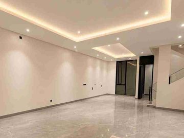 Rumah Brand New 3 Lantai Di Komplek Elit Permata Buana