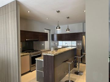 Casa en Renta en Cumbres Elite, Amueblada y Equipada, Monterrey, N.L.