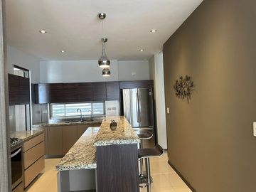 Casa en Renta en Cumbres Elite, Amueblada y Equipada, Monterrey, N.L.