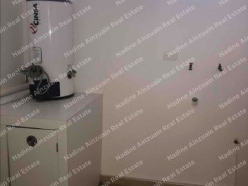 EN RENTA CASA UBICADA EN RESIDENCIAL PALMARIS CANCÚN, SOBRE AV.HUAYACAN, 3 RECÁMARAS + ÁREA DE TV, ALBERCA PRIVADA.