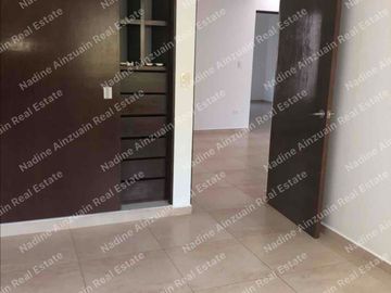 EN RENTA CASA UBICADA EN RESIDENCIAL PALMARIS CANCÚN, SOBRE AV.HUAYACAN, 3 RECÁMARAS + ÁREA DE TV, ALBERCA PRIVADA.