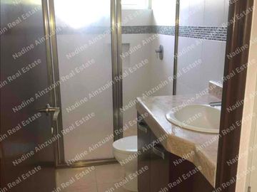 EN RENTA CASA UBICADA EN RESIDENCIAL PALMARIS CANCÚN, SOBRE AV.HUAYACAN, 3 RECÁMARAS + ÁREA DE TV, ALBERCA PRIVADA.
