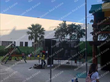 EN RENTA CASA UBICADA EN RESIDENCIAL PALMARIS CANCÚN, SOBRE AV.HUAYACAN, 3 RECÁMARAS + ÁREA DE TV, ALBERCA PRIVADA.