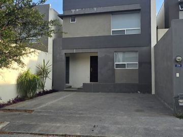 CASA EN RENTA EN MONTERREY (Zona Cumbres)
