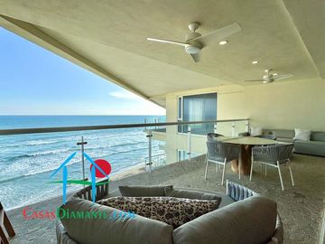 Departamento en renta vacacional con terraza y vista al mar