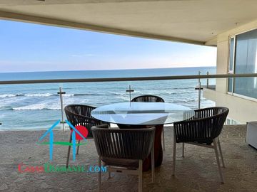 Departamento en renta vacacional con terraza y vista al mar