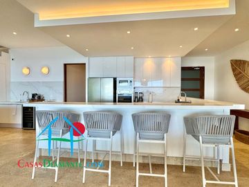 Departamento en renta vacacional con terraza y vista al mar