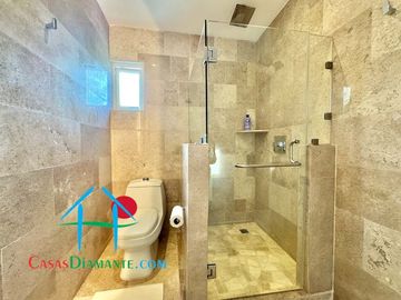 Departamento en renta vacacional con terraza y vista al mar