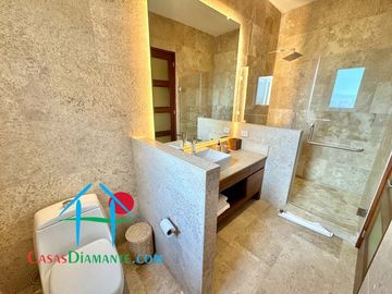 Departamento en renta vacacional con terraza y vista al mar