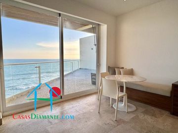Departamento en renta vacacional con terraza y vista al mar