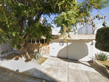 CASA EN PUEBLA SUPER AMPLIA, ACABADOS DE LUJOS, CUENTA CON TODOS LOS SERVICIOS Y AMENIDADES.