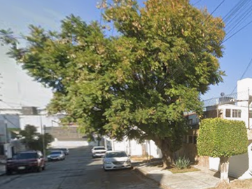 CASA EN PUEBLA SUPER AMPLIA, ACABADOS DE LUJOS, CUENTA CON TODOS LOS SERVICIOS Y AMENIDADES.