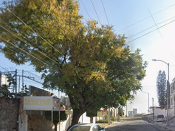 CASA EN PUEBLA SUPER AMPLIA, ACABADOS DE LUJOS, CUENTA CON TODOS LOS SERVICIOS Y AMENIDADES.