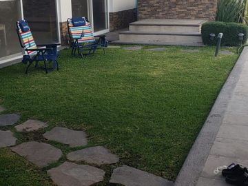 CASA EN VENTA CON ALBERCA, JACUZZI Y ROOF GARDEN EN CUAUTLA, MORELOS