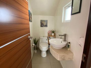 CASA EN VENTA CON ALBERCA, JACUZZI Y ROOF GARDEN EN CUAUTLA, MORELOS