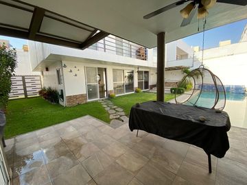CASA EN VENTA CON ALBERCA, JACUZZI Y ROOF GARDEN EN CUAUTLA, MORELOS