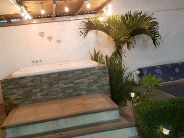 CASA EN VENTA CON ALBERCA, JACUZZI Y ROOF GARDEN EN CUAUTLA, MORELOS