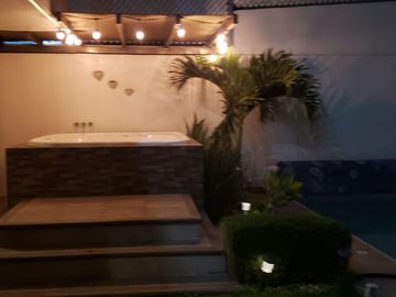 CASA EN VENTA CON ALBERCA, JACUZZI Y ROOF GARDEN EN CUAUTLA, MORELOS