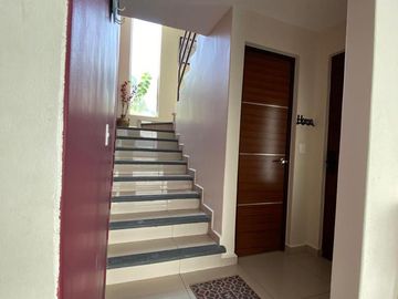 CASA EN VENTA CON ALBERCA, JACUZZI Y ROOF GARDEN EN CUAUTLA, MORELOS