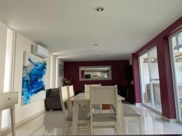 CASA EN VENTA CON ALBERCA, JACUZZI Y ROOF GARDEN EN CUAUTLA, MORELOS