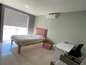 CASA EN VENTA CON ALBERCA, JACUZZI Y ROOF GARDEN EN CUAUTLA, MORELOS