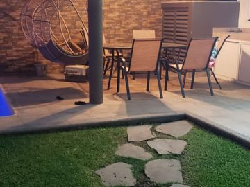 CASA EN VENTA CON ALBERCA, JACUZZI Y ROOF GARDEN EN CUAUTLA, MORELOS
