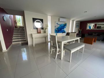 CASA EN VENTA CON ALBERCA, JACUZZI Y ROOF GARDEN EN CUAUTLA, MORELOS