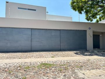🌟 Residencia Moderna en Renta con Alberca y Jacuzzi en Jurica | $70,000 MXN/mes