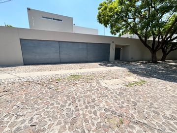 🌟 Residencia Moderna en Renta con Alberca y Jacuzzi en Jurica | $70,000 MXN/mes