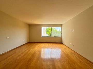 🌟 Residencia Moderna en Renta con Alberca y Jacuzzi en Jurica | $70,000 MXN/mes