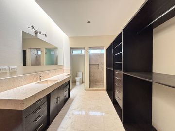 🌟 Residencia Moderna en Renta con Alberca y Jacuzzi en Jurica | $70,000 MXN/mes