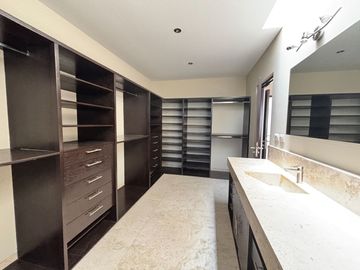 🌟 Residencia Moderna en Renta con Alberca y Jacuzzi en Jurica | $70,000 MXN/mes
