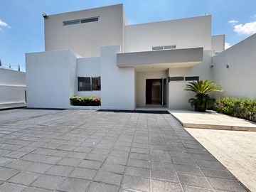🌟 Residencia Moderna en Renta con Alberca y Jacuzzi en Jurica | $70,000 MXN/mes