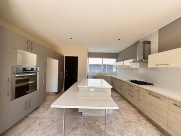 🌟 Residencia Moderna en Renta con Alberca y Jacuzzi en Jurica | $70,000 MXN/mes
