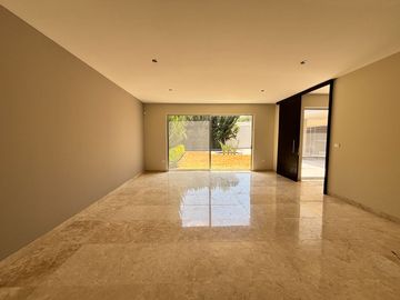 🌟 Residencia Moderna en Renta con Alberca y Jacuzzi en Jurica | $70,000 MXN/mes