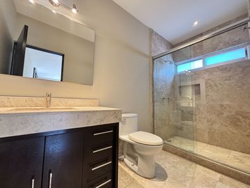 🌟 Residencia Moderna en Renta con Alberca y Jacuzzi en Jurica | $70,000 MXN/mes