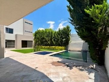 🌟 Residencia Moderna en Renta con Alberca y Jacuzzi en Jurica | $70,000 MXN/mes