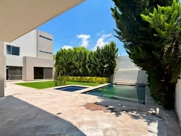 🌟 Residencia Moderna en Renta con Alberca y Jacuzzi en Jurica | $70,000 MXN/mes