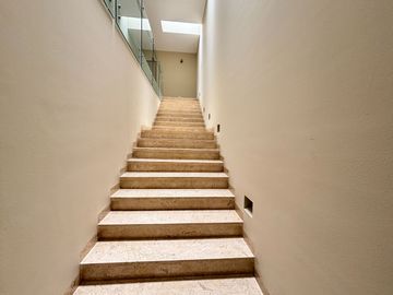 🌟 Residencia Moderna en Renta con Alberca y Jacuzzi en Jurica | $70,000 MXN/mes