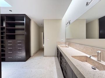 🌟 Residencia Moderna en Renta con Alberca y Jacuzzi en Jurica | $70,000 MXN/mes