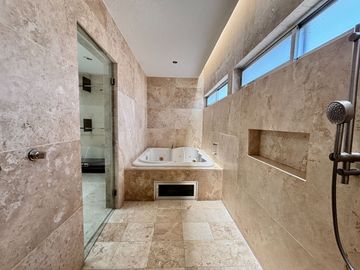 🌟 Residencia Moderna en Renta con Alberca y Jacuzzi en Jurica | $70,000 MXN/mes